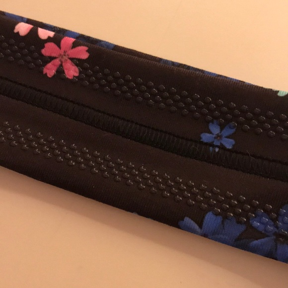 Lululemon “Fly Away Tamer” Headband (SOLD) - Picture 3 of 3